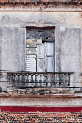 cuba, havana, tropical, island, classic cars, history, culture, photography, colorful cars and buildings, ornate architecture...