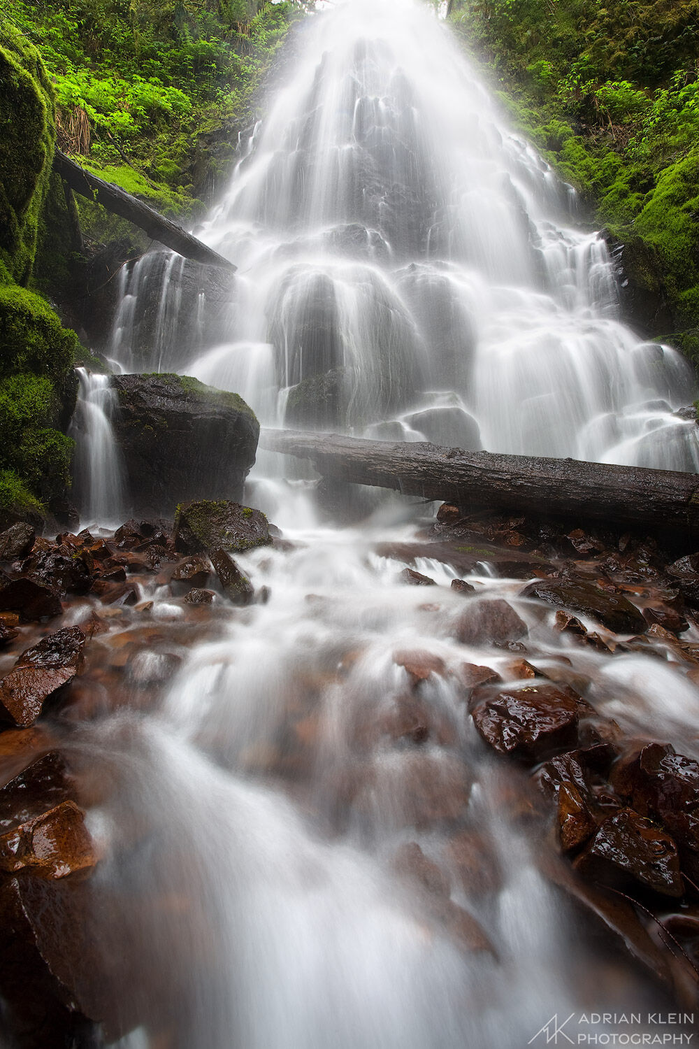 The small yet magically beautiful Fair Falls in the Columbia River Gorge, Oregon.